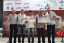 Os cafeicultores Valdeir Luiz de Souza, de Tomazina, e Edson Messias de Carvalho, de Joaquim Távora, venceram o prêmio Café Qualidade Paraná nas categorias cereja descascado e natural. Eles superaram 120 lotes que iniciaram a disputa, e receberam R$ 5 mil de prêmio.

A cerimônia de premiação foi nesta quinta-feira (24), em Ivaiporã, e reuniu cerca de 500 participantes. Foto: Divulgação/AEN