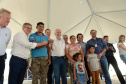 Setenta e cinco famílias de Palmas, no Sudoeste do Estado, receberam nesta quinta-feira (24) as chaves da casa própria. A partir de agora, elas são as moradoras do Residencial Bom Pastor II, empreendimento executado com R$ 5,3 milhões de investimentos do Governo do Estado, Governo Federal e prefeitura.
O vice-governador Darci Piana inaugurou o residencial e reafirmou o compromisso da gestão estadual com os projetos de habitação popular. Foto: Guilherme Santos / Cohapar