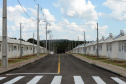 Setenta e cinco famílias de Palmas, no Sudoeste do Estado, receberam nesta quinta-feira (24) as chaves da casa própria. A partir de agora, elas são as moradoras do Residencial Bom Pastor II, empreendimento executado com R$ 5,3 milhões de investimentos do Governo do Estado, Governo Federal e prefeitura.
O vice-governador Darci Piana inaugurou o residencial e reafirmou o compromisso da gestão estadual com os projetos de habitação popular. Foto: Guilherme Santos / Cohapar