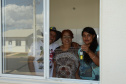 Setenta e cinco famílias de Palmas, no Sudoeste do Estado, receberam nesta quinta-feira (24) as chaves da casa própria. A partir de agora, elas são as moradoras do Residencial Bom Pastor II, empreendimento executado com R$ 5,3 milhões de investimentos do Governo do Estado, Governo Federal e prefeitura.
O vice-governador Darci Piana inaugurou o residencial e reafirmou o compromisso da gestão estadual com os projetos de habitação popular. Foto: Guilherme Santos / Cohapar