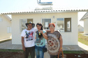 Setenta e cinco famílias de Palmas, no Sudoeste do Estado, receberam nesta quinta-feira (24) as chaves da casa própria. A partir de agora, elas são as moradoras do Residencial Bom Pastor II, empreendimento executado com R$ 5,3 milhões de investimentos do Governo do Estado, Governo Federal e prefeitura.
O vice-governador Darci Piana inaugurou o residencial e reafirmou o compromisso da gestão estadual com os projetos de habitação popular. Foto: Guilherme Santos / Cohapar