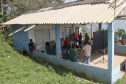 Biólogos, sociólogos, oceanógrafos e gestores ambientais, a serviço da empresa pública Portos do Paraná, estão em campo para mais um “Diagnóstico Socioambiental Participativo” (DSAP). A equipe da Diretoria de Meio Ambiente pesquisa 15 comunidades pesqueiras, nas ilhas e no continente, para o levantamento. O trabalho é desenvolvido em Paranaguá, Pontal do Paraná e Antonina. Esta é a terceira edição.
