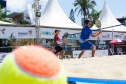 Os Jogos de Aventura e Natureza são palco do Caiobá Open de Beach Tennis, que faz parte do Circuito Mundial da Federação Internacional de Tênis (ITF, sigla em inglês). O evento começou nesta quinta-feira (24) e segue até domingo (27) na Praia Mansa, em Matinhos. Foto: Divulgação/ Esporte Paraná
