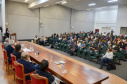 Criar uma rede integrada para incentivar boas práticas em bem-estar de animais de fazenda é uma ação que está sendo pensada pelo Governo do Paraná, por meio da Secretaria do Desenvolvimento Sustentável e do Turismo. O assunto foi um dos principais temas de um painel de palestras realizado nesta semana pela Secretaria em parceria com a Agência de Defesa Agropecuária do Paraná (Adapar), no Setor de Ciências Agrárias da Universidade Federal do Paraná, em Curitiba. Foto: Divulgação/SEDEST