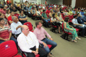 A Companhia de Saneamento do Paraná (Sanepar) vai implantar coleta e tratamento de esgoto em Pérola, no Noroeste do Estado. O projeto da obra foi apresentado nesta quinta-feira (24) pelo diretor-presidente da empresa, Claudio Stabile, e pelo diretor de Investimentos, Joel de Jesus Macedo, ao prefeito Darlan Scalco, secretários municipais, vereadores e representantes da sociedade civil. Foto: Divulgação/Sanepar