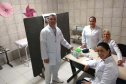 A prevenção ao câncer de mama, uma das doenças que mais acometem mulheres no País, e a importância de fazer o autoexame são debatidas em unidades prisionais de todas as regiões do Paraná durante todo o mês, em alusão à campanha do Outubro Rosa. O Departamento Penitenciário (Depen) também firmou parcerias para oferecer aulas de defesa pessoal, yoga, exames preventivos e doações de livros e objetos. Foto: Divulgação/Depen