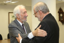 O vice-governador Darci Piana se reuniu nesta segunda-feira (28), no Palácio Iguaçu, com o embaixador Igor Kipman, chefe do escritório de Representação no Paraná do Ministério das Relações Exteriores. Eles discutiram questões relativas às relações internacionais do Brasil e como elas refletem no Paraná, além da possibilidade de abertura de novos mercados para o Estado. Foto:Jaelson Lucas / AEN
