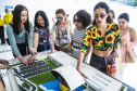 Um grupo de 45 integrantes do Movimento Brasileiro de Mulheres Cegas e com Baixa Visão visitou no sábado (26) o Museu Oscar Niemeyer (MON) com representantes de vários Estados brasileiros. Foto:Marcos Cantuario
