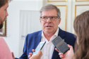 O governador Carlos Massa Ratinho Junior se reúne nesta segunda-feira (28) com o presidente da Caixa Econômica Federal, Pedro Guimarães, para discutir parcerias e investimentos em saneamento e habitação, no Palácio Iguaçu.  Na foto o presidente da Cohapar Jorge Lange.  Curitiba, 28/10/2019 - Foto: Geraldo Bubniak/AEN