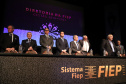 O governador Carlos Massa Ratinho Junior participou nesta segunda-feira (28), em Curitiba, da solenidade de posse da nova diretoria da Fiep, que será liderada pelo empresário Carlos Valter Martins Pedro nos próximos quatro anos. Ele substitui Edson Campagnolo no comando da federação. Foto: José Fernando Ogura/AEN