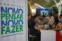 O governador Carlos Massa Ratinho Junior disse nesta quinta-feira (31), na abertura do encontro Governo 5.0, em Foz do Iguaçu, que o planejamento do Estado para os próximos anos será feito a muitas mãos, em parceria com os municípios, e que a inovação, o Novo Pensar e Novo Fazer, deve estar a serviço de todos os paranaenses. Ratinho Junior também assinou um pacote de investimentos de R$ 351 milhões nos municípios para os próximos anos. Foto: José Fernando Ogura/AEN