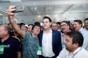O governador Carlos Massa Ratinho Junior disse nesta quinta-feira (31), na abertura do encontro Governo 5.0, em Foz do Iguaçu, que o planejamento do Estado para os próximos anos será feito a muitas mãos, em parceria com os municípios, e que a inovação, o Novo Pensar e Novo Fazer, deve estar a serviço de todos os paranaenses. Ratinho Junior também assinou um pacote de investimentos de R$ 351 milhões nos municípios para os próximos anos.
