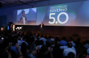 O governador Carlos Massa Ratinho Junior disse nesta quinta-feira (31), na abertura do encontro Governo 5.0, em Foz do Iguaçu, que o planejamento do Estado para os próximos anos será feito a muitas mãos, em parceria com os municípios, e que a inovação, o Novo Pensar e Novo Fazer, deve estar a serviço de todos os paranaenses. Ratinho Junior também assinou um pacote de investimentos de R$ 351 milhões nos municípios para os próximos anos.