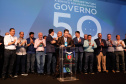 O governador Carlos Massa Ratinho Junior disse nesta quinta-feira (31), na abertura do encontro Governo 5.0, em Foz do Iguaçu, que o planejamento do Estado para os próximos anos será feito a muitas mãos, em parceria com os municípios, e que a inovação, o Novo Pensar e Novo Fazer, deve estar a serviço de todos os paranaenses. Ratinho Junior também assinou um pacote de investimentos de R$ 351 milhões nos municípios para os próximos anos.