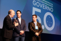 O governador Carlos Massa Ratinho Junior disse nesta quinta-feira (31), na abertura do encontro Governo 5.0, em Foz do Iguaçu, que o planejamento do Estado para os próximos anos será feito a muitas mãos, em parceria com os municípios, e que a inovação, o Novo Pensar e Novo Fazer, deve estar a serviço de todos os paranaenses. Ratinho Junior também assinou um pacote de investimentos de R$ 351 milhões nos municípios para os próximos anos.