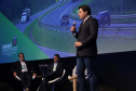 O Governo do Estado lançou nesta quinta-feira (31) a licitação da obra de ampliação da pista do aeroporto de Foz do Iguaçu, no Oeste do Paraná, investimento que vai resultar em mais voos e impulsionar o turismo da região. O lançamento foi destacado pelo secretário de Infraestrutura e Logística, Sandro Alex, na apresentação feita durante o encontro Governo 5.0, em Foz. Foto: José Fernando Ogura/AEN
