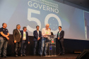 O Governo do Paraná lançou um grande pacote de habitação popular que prevê a construção de 9 mil moradias em diversos municípios do Estado até 2022. O investimento é da ordem de R$ 1 bilhão a serem aplicados ao longo dos próximos três anos. O protocolo de intenções firmado com a Pacaembu Construtora foi assinado pelo governador Carlos Massa Ratinho Junior nesta quinta-feira (31), durante a abertura do evento Governo 5.0, em Foz do Iguaçu.  Foto: Geraldo Bubniak/AEN