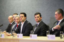 O governador Carlos Massa Ratinho Junior, participa da cerimônia de inauguração da Delegacia Modelo de Investigação e Análise Financeira, na superintendência da Polícia Federal no Estado do Paraná. Participaram: Ministro da Justiça e Segurança Pública, Sergio Moro; diretor Geral da Polícia Federal, Maurício Valeixo; secretário de Segurança, Romulo Marinho; entre outros.Curitiba, 01-11-19.Foto: Arnaldo Alves / AEN.