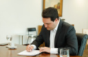 O Instituto de Tecnologia do Paraná (Tecpar) vai desenvolver sistemas inteligentes e inovadores para a Energética Suape II, empresa que comercializa energia elétrica gerada por usina termelétrica. O contrato foi assinado em solenidade com o governador Carlos Massa Ratinho Junior, nesta segunda-feira (4), no Palácio Iguaçu, em Curitiba.