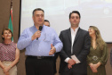 O governador Carlos Massa Ratinho Júnior assina na segunda-feira (04), a licitação para as obras do Ambulatório Médico de Especialidades da Kennedy. Presentes: secretário de Saúde, Beto Preto; Primeira Dama, Luciana Maito; diretor superintendente do Hospital do Trabalhador, Geci de Souza Junior; entre outros.Curitiba, 04-11-19.Foto: Arnaldo Alves / AEN.