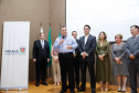Maior complexo hospitalar público do Paraná, o Hospital do Trabalhador, em Curitiba, vai ganhar um novo ambulatório de especialidades médicas, ampliando a capacidade de 8 mil para 25 mil consultas por mês. O governador Carlos Massa Ratinho Júnior assinou nesta segunda-feira (04) a licitação para as obras do Ambulatório Médico de Especialidades da Kennedy. Serão investidos R$ 8,8 milhões pelo Governo do Estado para a aumentar a oferta de serviços.