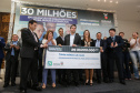 O governador Carlos Massa Ratinho Junior confirma nesta quarta-feira (06) recursos para compra de climatizadores, refrigeradores, conjuntos refeitórios, mesas, banquetas e utensílios para as escolas estaduais do Paraná. O investimento será feito por meio da Fundepar.  Curitiba, 06/11/2019 - Foto: Geraldo Bubniak/AEN