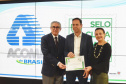 O Prêmio Selo Clima Paraná 2019 foi entregue nesta quinta-feira (07) a 36 empresas que, voluntariamente, decidiram medir, divulgar e reduzir as emissões de gases de efeito estufa, causadores do aquecimento global e das mudanças climáticas. O mais importante deles é o dióxido de carbono (CO2). Foto: Denis Ferreira Netto/AEN