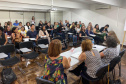 Agentes que atuam nas Unidades de Socioeducação participam nesta quarta e quinta-feira (06 e 07) de um curso na Escola de Magistratura do Paraná, em Curitiba. O objetivo é a especializar esses profissionais para o trabalho com as famílias dos adolescentes em cumprimento de medida socioeducativa de internação provisória, internação e semiliberdade.Foto:Divulgação/ SEJUF