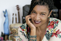 Escrita feminina, literatura afro-indígena e livro ilustrado são os temas macro escolhidos para inaugurar a I Festa Literária do Cotidiano Leitor. Serão três dias de evento, de 15 a 17 de novembro, no Museu Oscar Niemeyer, com uma série de experiências literárias. Na foto, Elisa Lucinda. Foto: Divulgação/SECC