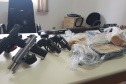 A operação conjunta entre a Divisão Estadual de Narcóticos do Paraná (Denarc) e a Guarda Municipal de São José dos Pinhais resultou na prisão de um homem, de 29 anos, responsável pelo armazenamento e venda de drogas em vários bairros daquela cidade nesta quinta-feira (07)