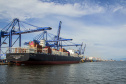A movimentação de contêineres no Porto de Paranaguá aumentou 15%. De janeiro a outubro deste ano, 726.393 unidades (TEUs) chegaram e saíram pelo terminal paranaense. No mesmo período, em 2018, foram 633.710.