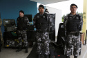O Batalhão de Operações Especiais comemorou nesta segunda-feira (11) nove anos em solenidade em Curitiba. Para marcar a data foram entregues comandas, medalhas e certificados. O comandante-geral da Polícia Militar do Paraná, Péricles da Matos, falou sobre a trajetória da unidade desde que foi criada, passando pelo surgimento das operações especiais na PM, há quase 50 anos, através do Comando de Operações Especiais (COE). Foto:PMPR