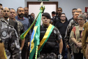 O Batalhão de Operações Especiais comemorou nesta segunda-feira (11) nove anos em solenidade em Curitiba. Para marcar a data foram entregues comandas, medalhas e certificados. O comandante-geral da Polícia Militar do Paraná, Péricles da Matos, falou sobre a trajetória da unidade desde que foi criada, passando pelo surgimento das operações especiais na PM, há quase 50 anos, através do Comando de Operações Especiais (COE). Foto:PMPR