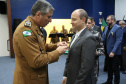 O Batalhão de Operações Especiais comemorou nesta segunda-feira (11) nove anos em solenidade em Curitiba. Para marcar a data foram entregues comandas, medalhas e certificados. O comandante-geral da Polícia Militar do Paraná, Péricles da Matos, falou sobre a trajetória da unidade desde que foi criada, passando pelo surgimento das operações especiais na PM, há quase 50 anos, através do Comando de Operações Especiais (COE). 