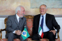 O vice-governador, Darci Piana recebeu a visita do Embaixador Extraordinário e Plenipotenciário da República Italiana no Brasil, Antonio Bernardini. Presentes: sub-secretário do Ministério das Relações Exteriores e Cooperação Internacional e senador, Ricardo Antonio Merlo; cônsul-Geral da República Italiana em Curitiba, Raffaelle Festa; entre outros.Curitiba, 12-11-19.Foto: Arnaldo Alves / AEN.