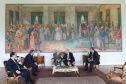 O vice-governador, Darci Piana recebeu a visita do Embaixador Extraordinário e Plenipotenciário da República Italiana no Brasil, Antonio Bernardini. Presentes: sub-secretário do Ministério das Relações Exteriores e Cooperação Internacional e senador, Ricardo Antonio Merlo; cônsul-Geral da República Italiana em Curitiba, Raffaelle Festa; entre outros.Curitiba, 12-11-19.Foto: Arnaldo Alves / AEN.