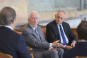 O vice-governador, Darci Piana recebeu a visita do Embaixador Extraordinário e Plenipotenciário da República Italiana no Brasil, Antonio Bernardini. Presentes: sub-secretário do Ministério das Relações Exteriores e Cooperação Internacional e senador, Ricardo Antonio Merlo; cônsul-Geral da República Italiana em Curitiba, Raffaelle Festa; entre outros.Curitiba, 12-11-19.Foto: Arnaldo Alves / AEN.