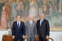 O vice-governador, Darci Piana recebeu a visita do Embaixador Extraordinário e Plenipotenciário da República Italiana no Brasil, Antonio Bernardini. Presentes: sub-secretário do Ministério das Relações Exteriores e Cooperação Internacional e senador, Ricardo Antonio Merlo; cônsul-Geral da República Italiana em Curitiba, Raffaelle Festa; entre outros.Curitiba, 12-11-19.Foto: Arnaldo Alves / AEN.
