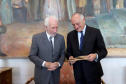 O vice-governador, Darci Piana recebeu a visita do Embaixador Extraordinário e Plenipotenciário da República Italiana no Brasil, Antonio Bernardini. Presentes: sub-secretário do Ministério das Relações Exteriores e Cooperação Internacional e senador, Ricardo Antonio Merlo; cônsul-Geral da República Italiana em Curitiba, Raffaelle Festa; entre outros.Curitiba, 12-11-19.Foto: Arnaldo Alves / AEN.
