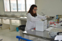 O Centro de Diagnóstico Marcos Enrietti, vinculado à Agência de Defesa Agropecuária do Paraná (Adapar), trabalha como apoio à defesa agropecuária do Paraná e realiza aproximadamente 100 mil exames por ano. Eles ajudam a manter a saúde animal e a sanidade vegetal de boa parte dos produtos consumidos no País e exportados.Foto: Divulgação/SEAB