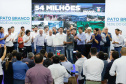 O governador Carlos Massa Ratinho Junior assinou nesta quarta-feira (13), em Pato Branco, no Sudoeste do Paraná, a liberação de R$ 54 milhões para municípios da região. O encontro com os prefeitos fez parte da agenda de transferência da sede do Executivo Estadual para o município.