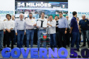 O governador Carlos Massa Ratinho Junior assinou nesta quarta-feira (13), em Pato Branco, no Sudoeste do Paraná, a liberação de R$ 54 milhões para municípios da região. O encontro com os prefeitos fez parte da agenda de transferência da sede do Executivo Estadual para o município.