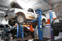 Cerca de 90% da frota de veículos oficiais do Estado está em circulação e com a manutenção em dia. Em quase três meses – entre 1º de agosto e 20 de outubro – foram reparados 8.431 veículos a um custo médio de R$ 833 por conserto. No mesmo período do ano anterior, foram reparados 5.396 veículos, a um valor médio de R$ 1.136 por conserto. O custo médio por reparo caiu 26,6%.Curitiba, 18/11/2019 - Foto: Ari Dias/AEN