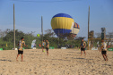 BEACH SOCCER – O futebol de areia é praticado num campo com 35 metros de comprimento e entre 26 e 28 metros de largura. A bola de futebol de praia é consideravelmente mais leve que a de campo. As duas equipes têm quatro jogadores de linha e um goleiro. São permitidos cinco adicionais no banco de reservas. Como no futsal, as substituições são ilimitadas. As partidas duram três períodos iguais de 12 minutos de bola rolando. Foto: Geraldo Bubniak/AEN