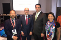 O governador Carlos Massa Ratinho Junior assinou nesta sexta-feira (22), em Lyon, na França, o protocolo de ingresso do Paraná na rede internacional da seda. Ratinho Junior e o secretário de Agricultura e do Abastecimento, Norberto Ortigara, representaram o Estado no Festival da Seda de Lyon (Silk In Lyon), que ocorre pelo terceiro ano consecutivo e reúne os representantes da indústria internacional e os maiores produtores de fio de seda do mundo. Foto:Divulgação/AEN
