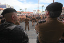 Curitiba recebe nesta sexta-feira (22) mais uma edição da Operação 100, de prevenção e combate à criminalidade. Participam 500 policiais militares, 200 viaturas e 40 equipes hipomóveis do 1º Comando Regional da PM (1º CRPM). Eles promovem abordagens, blitz de trânsito, batidas policiais e operações em locais específicos para combater crimes e localizar drogas, armas e pessoas foragidas da Justiça. Foto: Ari Dias/AEN