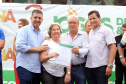 Pequenos produtores das localidades de Água da Mula, Ruvina, Três Corações e Ribeirão do Meio, no município de Ribeirão Claro, no Norte Pioneiro, receberam neste sábado (23) documentos para regularizar suas propriedades.

Eles fazem parte do processo de regularização feito pelo Instituto de Terras, Cartografia e Geologia do Paraná (ITCG). A entrega aconteceu durante a cerimônia de lançamento da etapa Angra Doce dos Jogos de Aventura e Natureza.Foto: Arnaldo Alves / AEN.