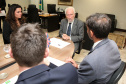 Paraná e Reino Unido têm interesse em fortalecer o intercâmbio econômico e as relações comerciais. Possíveis parcerias nas áreas de infraestrutura, agricultura, biocombustíveis, saúde e educação foram discutidas nesta terça-feira (26) pelo vice-governador Darci Piana e o embaixador britânico no Brasil, Vijay Rangarajan, em reunião no Palácio Iguaçu. Foto: Ari Dias/AEN