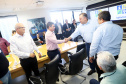 Onze municípios do Paraná vão receber 303 casas destinadas a famílias em situação de extrema pobreza. As moradias fazem parte do programa Nossa Gente, do Governo do Estado, com recursos do Banco Interamericano de Desenvolvimento (BID). O plano de trabalho para a construção dos imóveis foi assinado nesta terça-feira (26) pelo secretário da Justiça, Família e Trabalho, Ney Leprevost, e o presidente da Cohapar, Jorge Lange. Foto: Divulgação/SEJUF