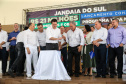 O Governador Carlos Massa Ratinho Júnior lança nesta quinta-feira (28),  o Programa Vida Nova Paraná em Jandaia do Sul.  E também anuncia  recursos e ações nas áreas da saúde, desenvolvimento urbano e sinalização viária, além de entrega de ambulância e de viatura para a Polícia Militar.Jandaia do Sul, 28/11/2019 -  Foto: Geraldo Bubniak/AEN